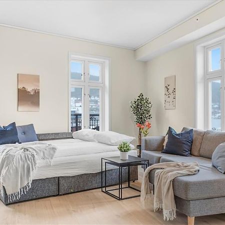 New! Huge Modern Apartment! Fit For Two Families! Bergen Exterior photo